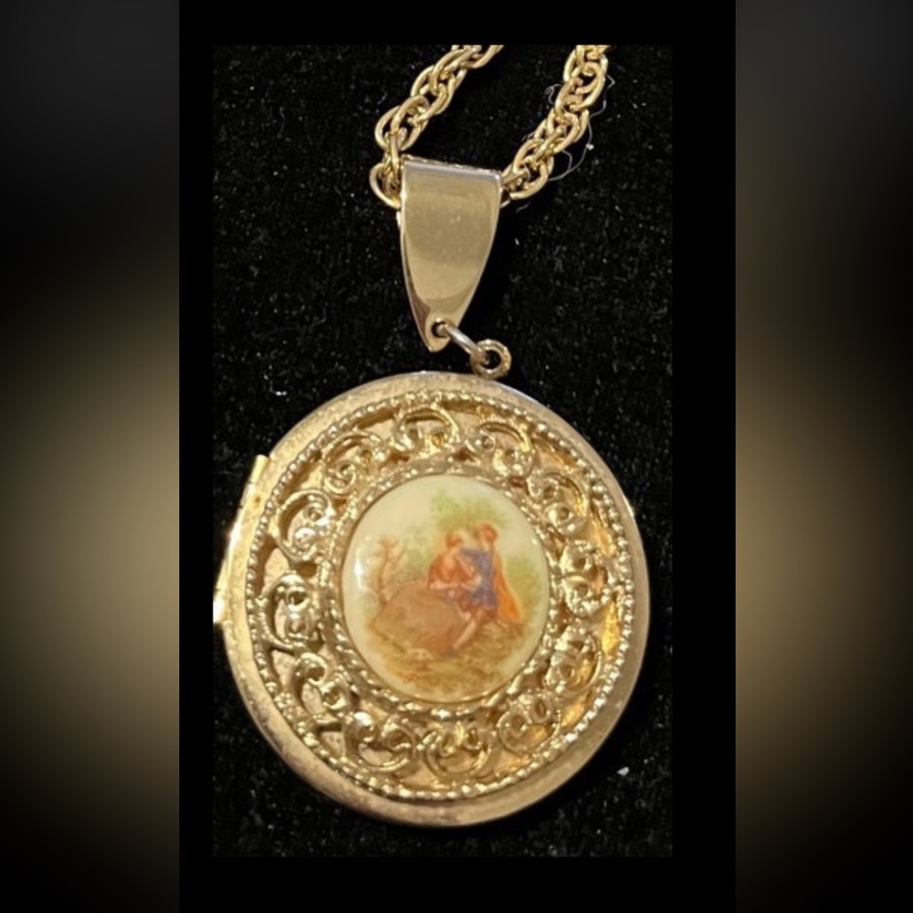 Vintage gold filagree chain locket